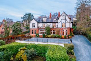 OYO Rayanne House Guest Accommodation - Holywood - 0