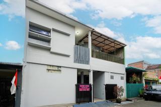 OYO 94119 Pdl Guest House Syariah - Cimahi - 8