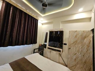 Hotel Rising Gest Ahmedabad - Ahmedabad - 1