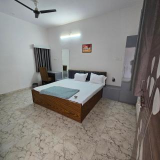 Leela home stay - Single room with washroom - Jabalpur - 4