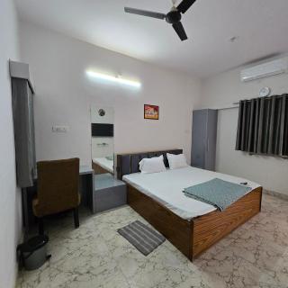Leela home stay - Single room with washroom - Jabalpur - 3