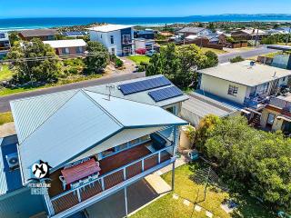 Tranquil Beach Retreat 2 Living Areas Sleeps 9 - Goolwa South - 0