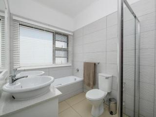 Beachfront Luxury Villa - Private Pool & Sunset Views - Vila Praia Do Bilene - 1