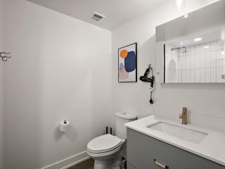 CozySuites NLG - Modern studio condo #28 - Minneapolis - 4
