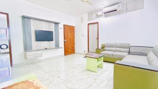 Spacious 2BHK Apartment with Kitchen in Malleshwaram - Bangalore - 0