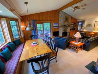 FC9 Renovated Bretton Woods slopeside condo with 2 living rooms foosball air hockey - 4