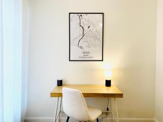 Le Subtil - BEST KEYS - Élégance & Confort - 2 chambres séparées - Lit Queen Size - Smart TV Netflix - Entre Gare & Centre Ville - À 1H de Paris - WiFi Fibre - Check-in Autonome - Sens - 6
