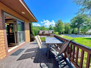 FC44 Renovated 3bed 3bath Forest Cottage AC views yard fast wifi Walk to skiing - 7