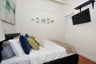 Four Bedroom Prime Furnished Rental - New York - 2