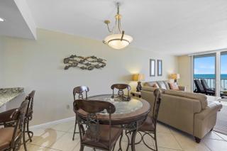 Stylish beachfront condo with pool and ocean views - 3
