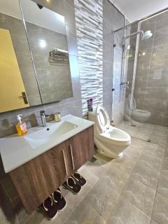Beautiful executive one bedroom apartment with fully equipped gym heated swimming pool ample parking and scenic city view - Nairobi - 7