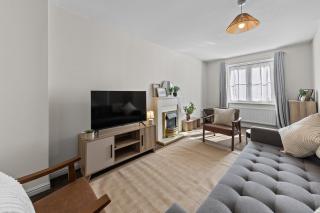 Spacious 3BR Leicester Home, Sleeps 8, Free Parking, Fast WiFi, Long Stay & Contractors Welcome - Leicester - 4