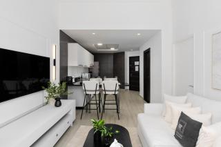 Maison Privee - Sleek Stay in Dubai Marina Famous Twisting Tower - 5