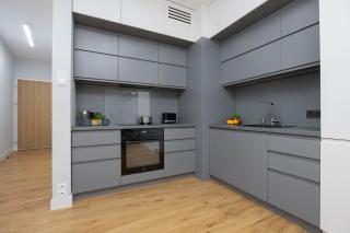 Modern Apartment with Air Conditioning and Parking Near the PGE Stadium in Warsaw by Noclegi Renters - Varsavia - 7