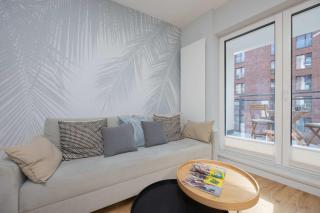 Modern Apartment with Air Conditioning and Parking Near the PGE Stadium in Warsaw by Noclegi Renters - Varsavia - 3