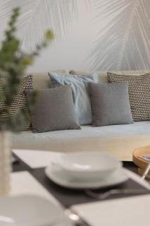 Modern Apartment with Air Conditioning and Parking Near the PGE Stadium in Warsaw by Noclegi Renters - Varsavia - 1