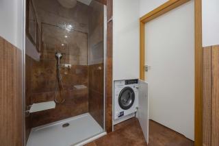 Modern Apartment with Air Conditioning and Parking Near the PGE Stadium in Warsaw by Noclegi Renters - Varsavia - 5