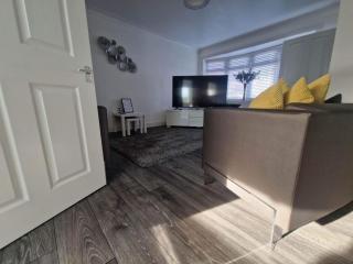 Cozy Shotts House with 2 Bedrooms - 0