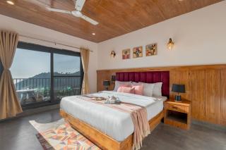 Alaya Stays Evara - 2 BHK Hilltop Hideaway With Balcony, Fireplace & Scenic Views - Mussoorie - 5