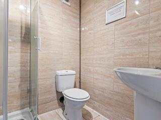 Elegant 5-Bedroom House, BS6, Ideal for Travellers or Groups, Free Wi-Fi - 6