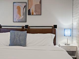 CozySuites NLG with pool bowling alley sauna #13 - Minneapolis - 5