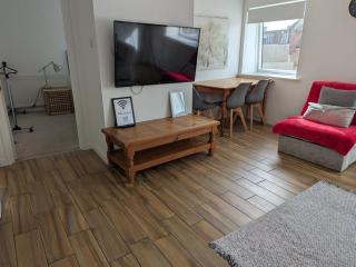 Cathedral View, City Centre, One Bedroom Apartment - Chichester Holiday Properties - Chichester - 3