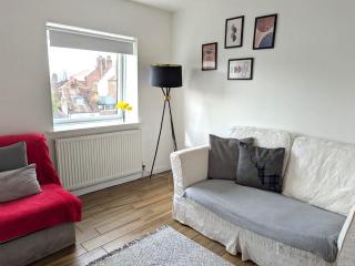 Cathedral View, City Centre, One Bedroom Apartment - Chichester Holiday Properties - Chichester - 2