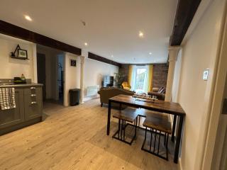 The Maltings - Contemporary 2 bedroom apartment with en-suite - 7