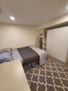 Modern 1BR Basement Suite - Potomac - 2