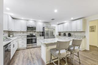 Modern Family Vacation Retreat, Near Great Beaches, Dining, Shops and Local Attractions - Fort Myers - 1