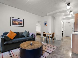 CozySuites NLG - Modern 1BR condo #05 - 0