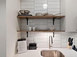 CozySuites NLG - Modern 1BR condo #01 - 3