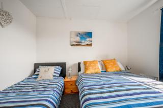 2 Bed Chalet - Sleeps 3 - River and mountain views - 4