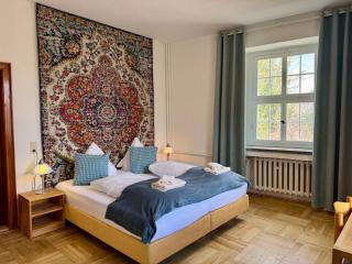 Kavaliershaus neben Schloss Rauenstein - - 9