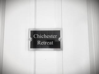 Chichester Retreat City Centre Flat I Peaceful Location & Great Views - Chichester Holiday Properties - 4