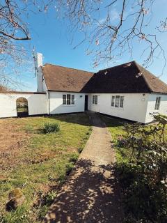 Elms Farm Cottages - White Swans - Icklesham - 9