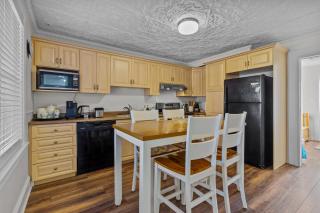 Historic 3BR W Modern Comforts In Holyrood - 5