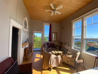 Trinity's Oceanview Gem St Paul's Schoolhouse - 6