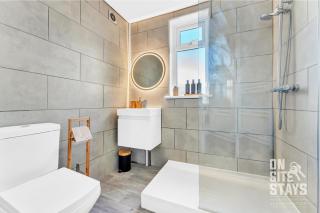 OnSiteStays - 3 bedroom, 2 x space driveway and Wifi - Rainham - 7