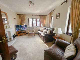 Maesllan - A Beautiful Holiday Home in Porthcawl - Porthcawl - 0