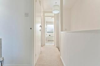 Elegant 4BDR Home - Gloucester - Fast WiFi - Parking - Guests 6 - 2