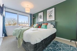 Charming 4-Bed Home in Gloucester, Sleeps 6, WiFi & Parking - 0