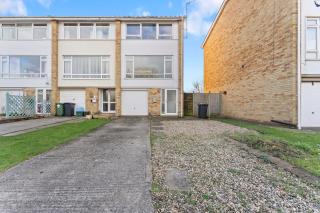 Modern 4-Bed Home, Gloucester, 6 Beds, Fast WiFi, Secure Parking - 2