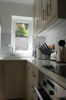 Fabulous High Street Townhouse With Stunning Views & Parking at 'Eagles Nest' - 8