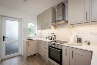 Fabulous High Street Townhouse With Stunning Views & Parking at 'Eagles Nest' - 9