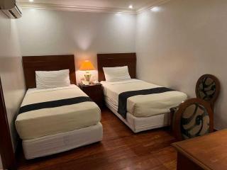 Townhouse Oak VIP Suites, Evangelista Makati Manila - Manila - 3