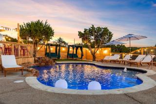 Quaint and Cozy Tiny Home For a Peaceful Nature Getaway in Dripping Springs, Texas - Dripping Springs - 4