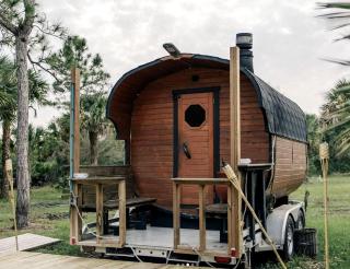 Impressive Secldued Cabin in Belle Glade, Florida - - 0