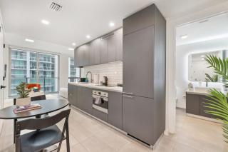 Designer Studio Downtown Miami with Rooftop Pool and Gym - Miami - 2