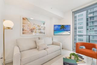 Designer Studio Downtown Miami with Rooftop Pool and Gym - Miami - 3